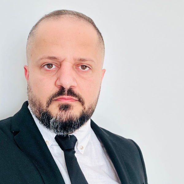 photo of Ari Ahmed